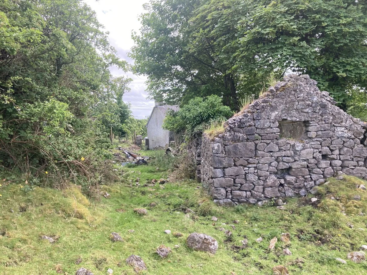 Cottage and Outbuildings For Sale: Carrowtawny, Ballinacarrow, Co. Sligo