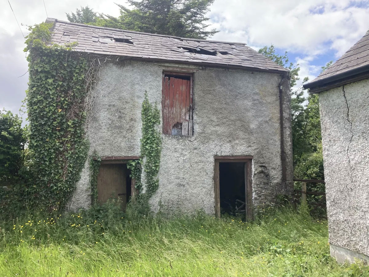 Cottage and Outbuildings For Sale: Carrowtawny, Ballinacarrow, Co. Sligo