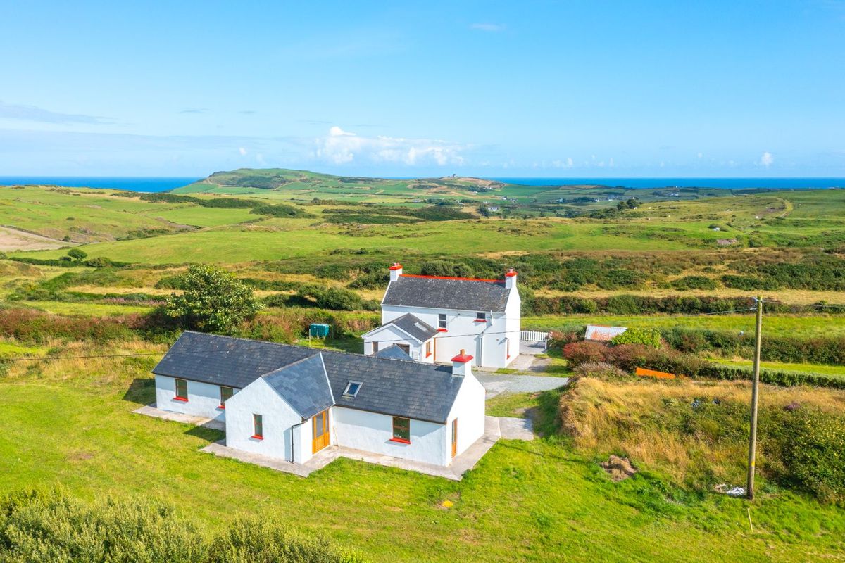 Extended Traditional Cottage For Sale: Barryroe, Tragumna, Castletownshend, Co. Cork