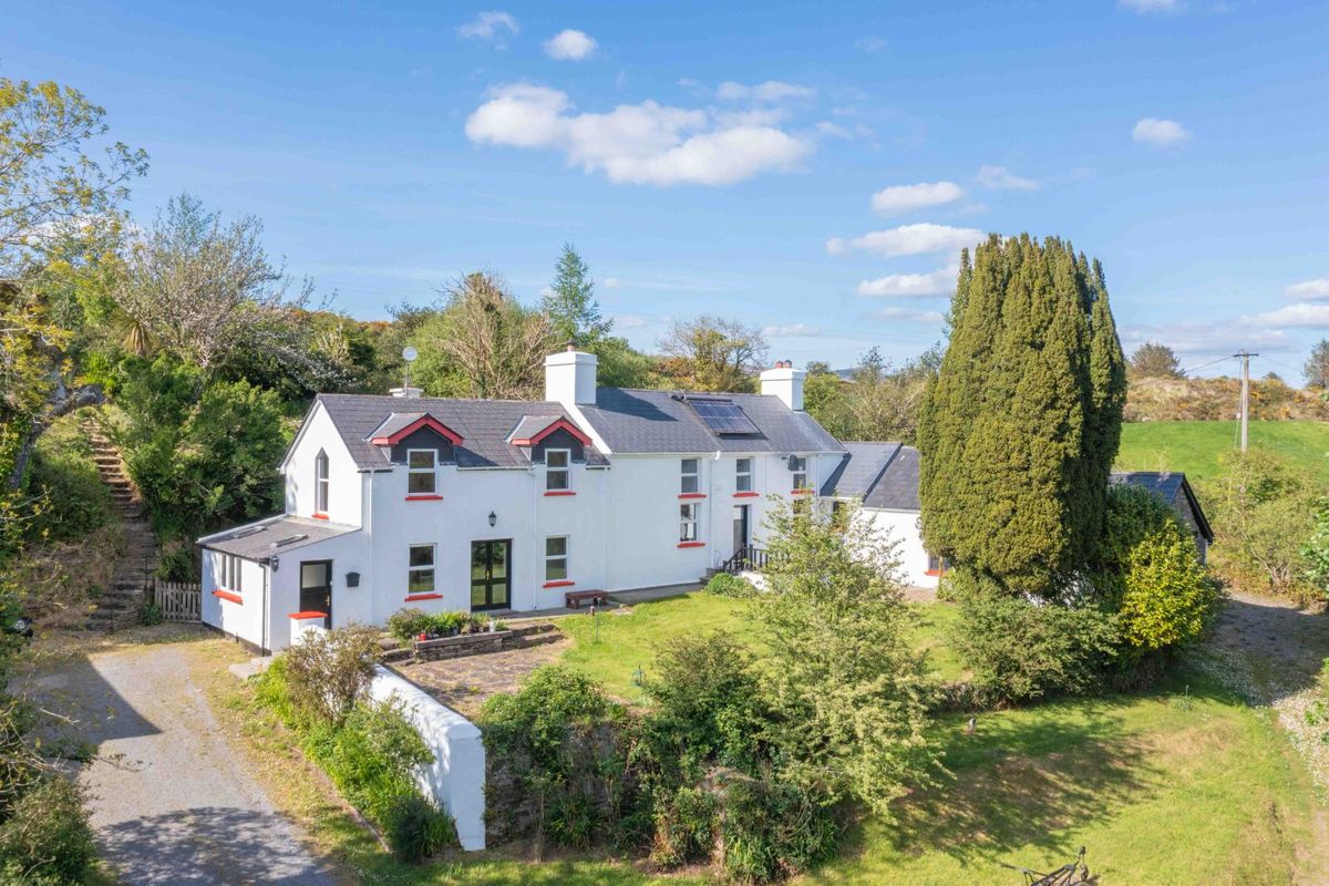 Extended Farmhouse For Sale: Gurteeniher West, Drimoleague, Co. Cork