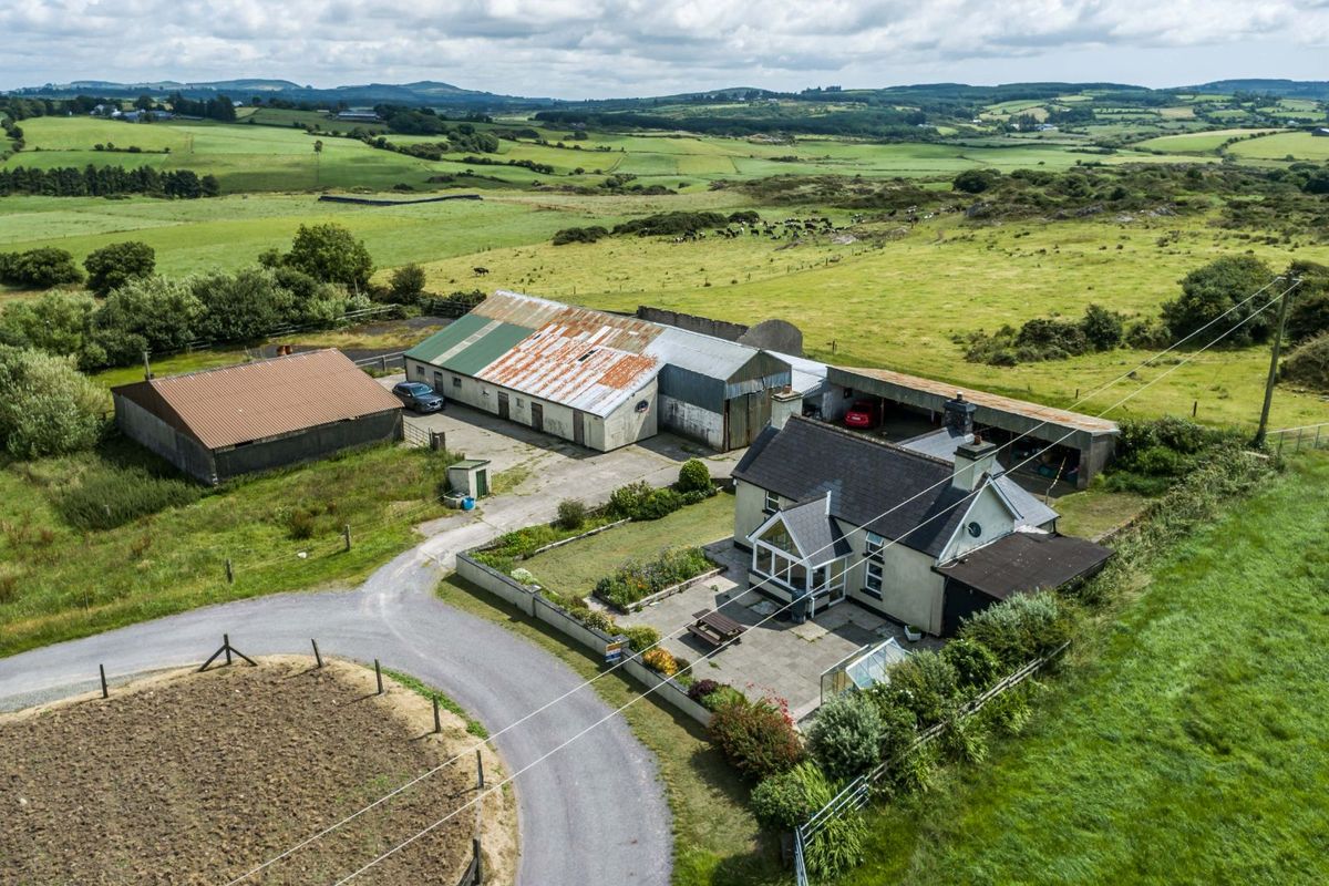 Traditional Farmhouse For Sale: Milleenawillin, Skibbereen, Co. Cork Traditional Farmhouse For Sale: Milleenawillin, Skibbereen, Co. Cork