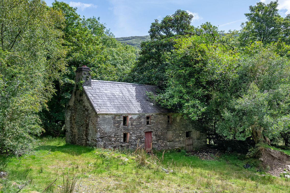 Doer Upper For Sale: Earneen, Bonane, Kenmare, Co. Kerry
