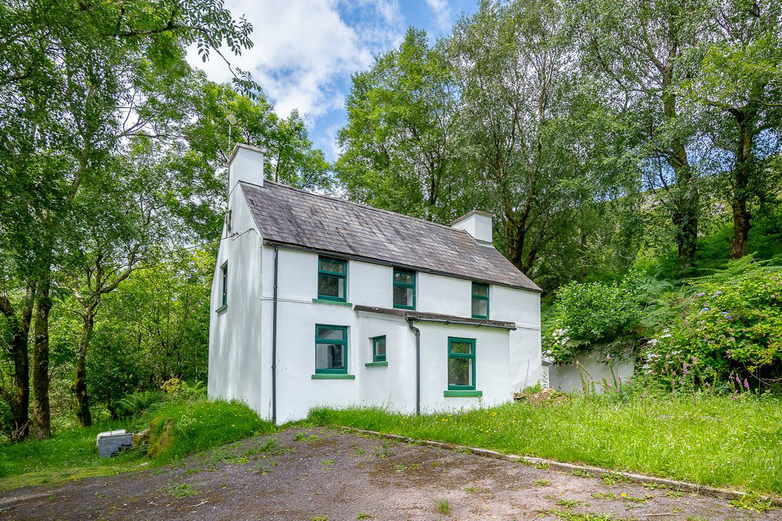 Farmhouse For Sale: Graignagreana, Blackvalley, Kenmare, Co. Kerry