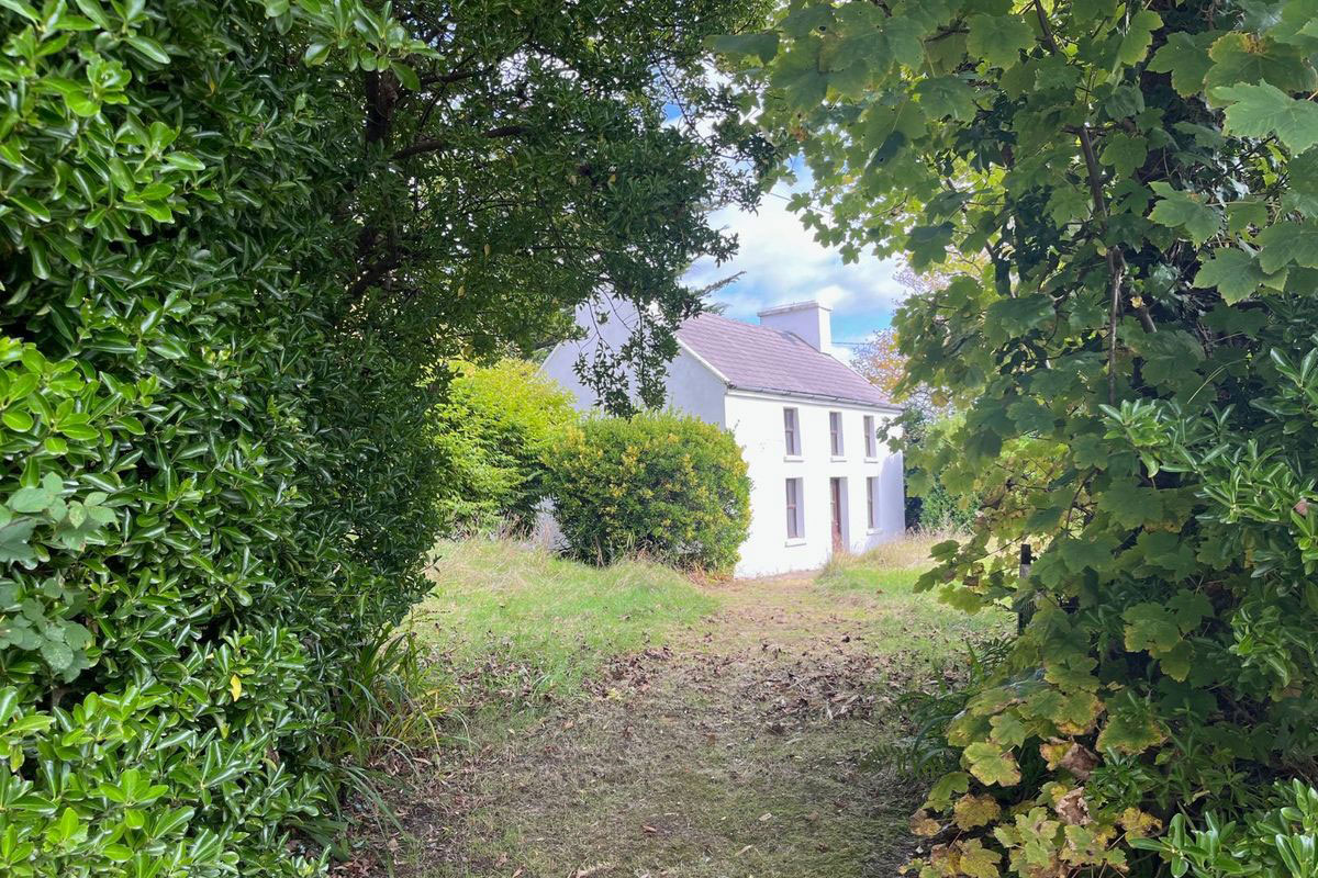 Traditional Cottage For Sale: Goleen, Toormore, West Cork