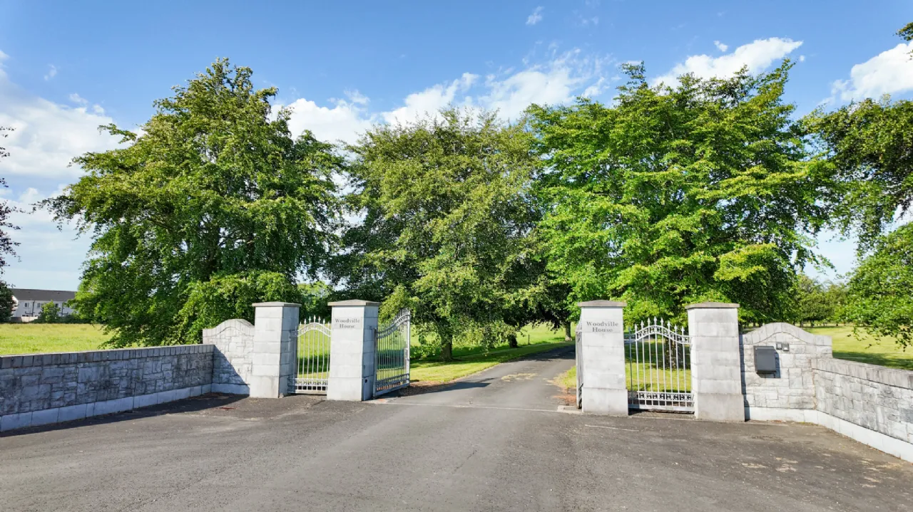 Period Residence For Sale: Woodville House, Woodville, Templemore, Co. Tipperary Period Residence For Sale: Woodville House, Woodville, Templemore, Co. Tipperary