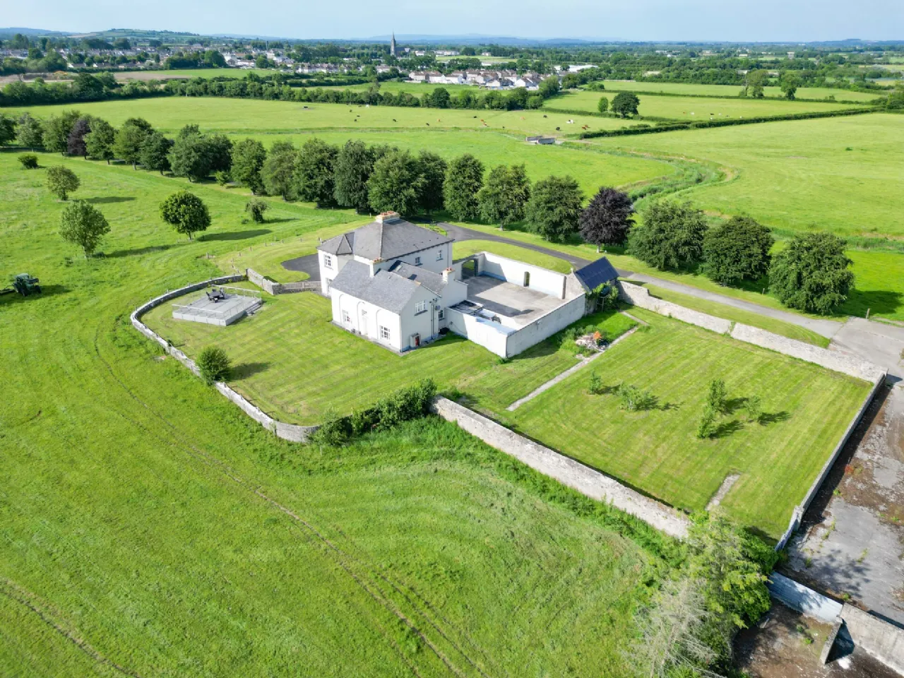 Period Residence For Sale: Woodville House, Woodville, Templemore, Co. Tipperary Period Residence For Sale: Woodville House, Woodville, Templemore, Co. Tipperary