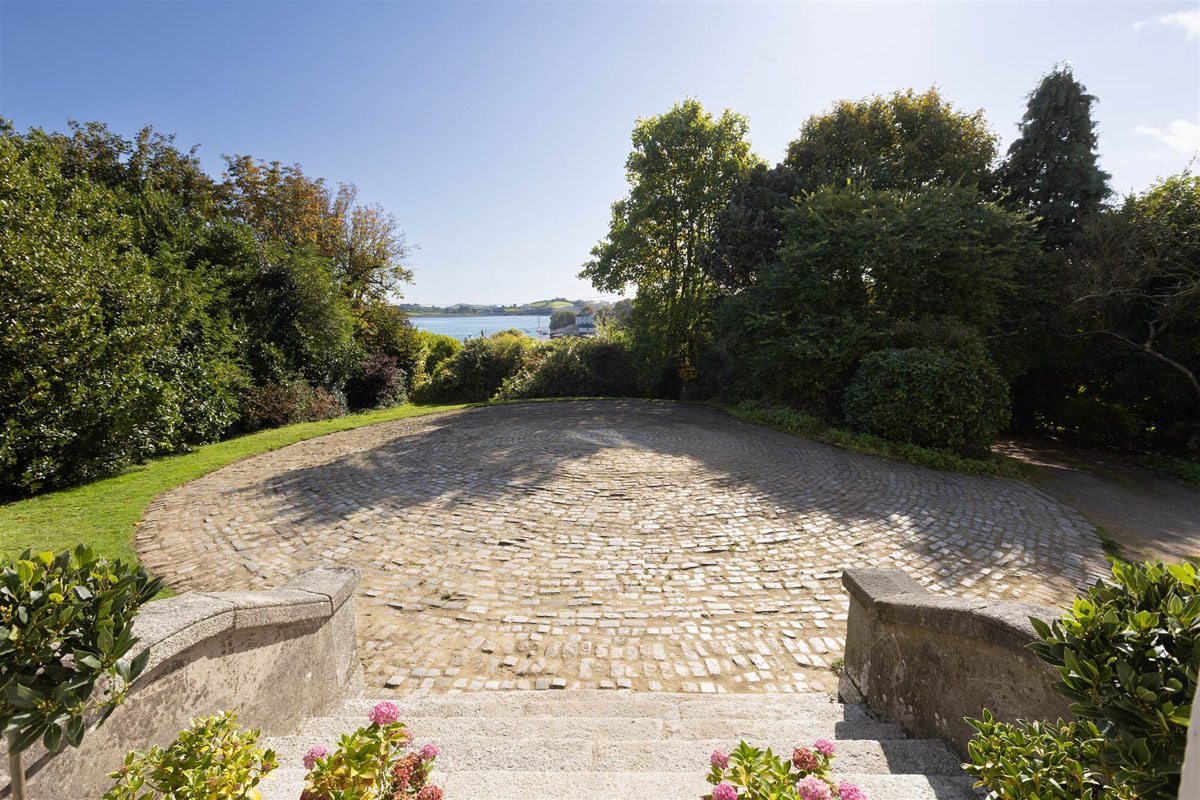 Georgian Residence For Sale: Strangford House, 39a Castle Street, Strangford, Co. Down Georgian Residence For Sale: Strangford House, 39a Castle Street, Strangford, Co. Down