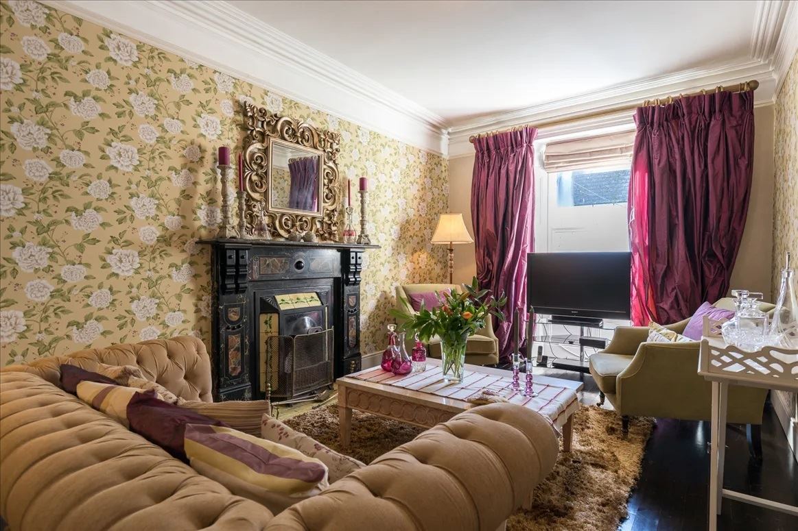 Extended Period Property For Sale: 21 Main Street, Enniscorthy, Co. Wexford Extended Period Property For Sale: 21 Main Street, Enniscorthy, Co. Wexford