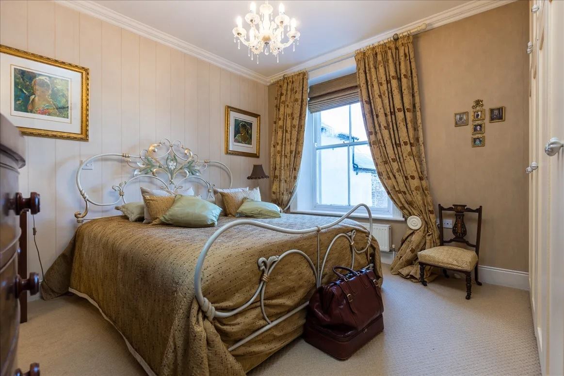 Extended Period Property For Sale: 21 Main Street, Enniscorthy, Co. Wexford Extended Period Property For Sale: 21 Main Street, Enniscorthy, Co. Wexford