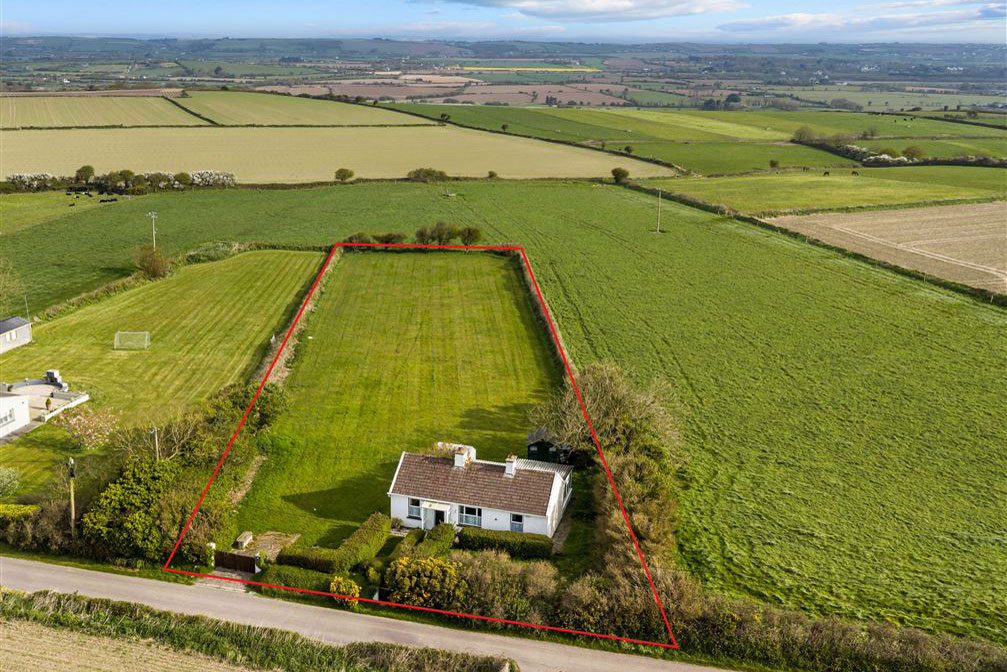 Cottage For Sale: Ballygeany, Ballycotton, Co. Cork