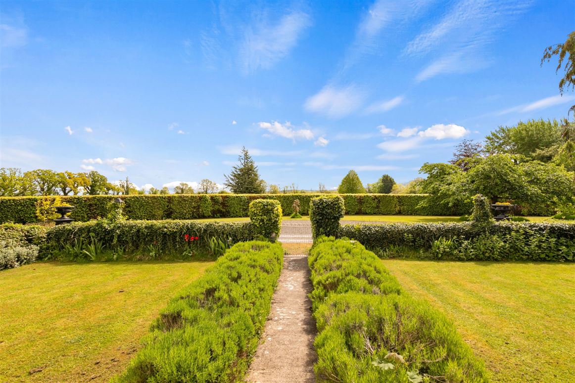 Georgian Residence For Sale: Ballylanigan House, Mullinahone, Co. Tipperary Georgian Residence For Sale: Ballylanigan House, Mullinahone, Co. Tipperary