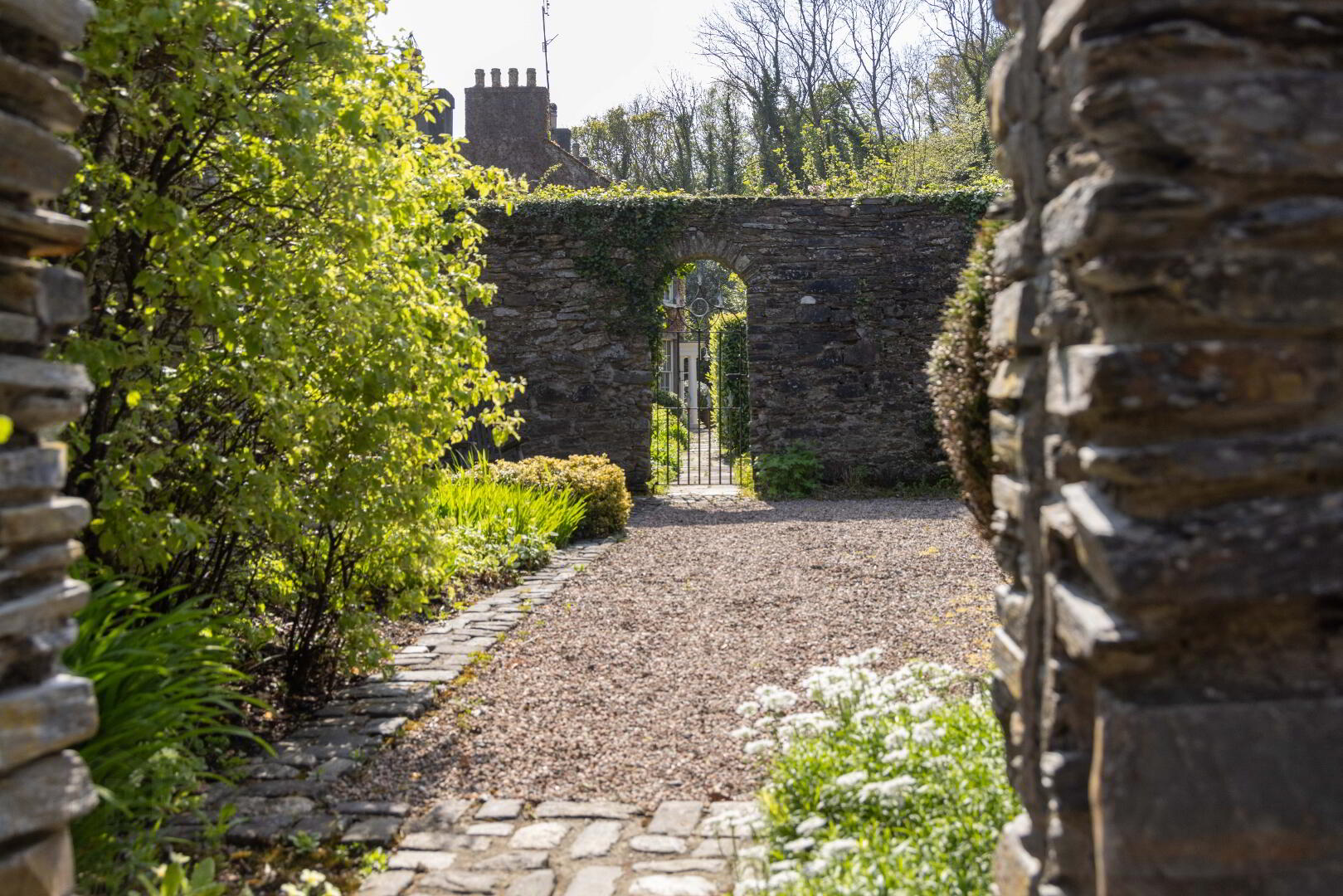 Georgian Country Residence For Sale: Glenkeen House, Ardmore Road, Derry/Londonderry Georgian Country Residence For Sale: Glenkeen House, Ardmore Road, Derry/Londonderry