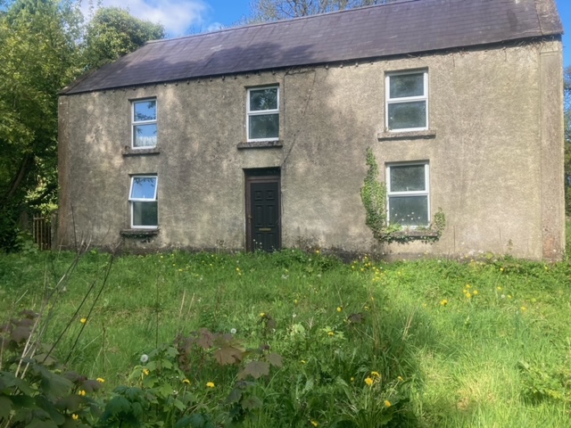 Traditional Style Farmhouse For Sale: Granlahan, Ballinlough, Co. Roscommon Traditional Style Farmhouse For Sale: Granlahan, Ballinlough, Co. Roscommon