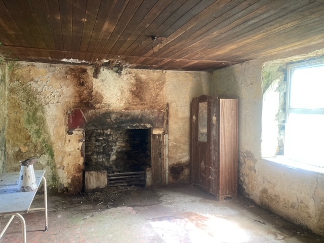 Traditional Style Farmhouse For Sale: Granlahan, Ballinlough, Co. Roscommon Traditional Style Farmhouse For Sale: Granlahan, Ballinlough, Co. Roscommon