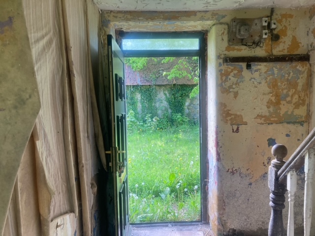 Traditional Style Farmhouse For Sale: Granlahan, Ballinlough, Co. Roscommon Traditional Style Farmhouse For Sale: Granlahan, Ballinlough, Co. Roscommon