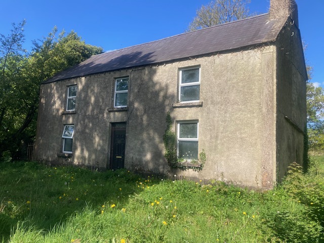Traditional Style Farmhouse For Sale: Granlahan, Ballinlough, Co. Roscommon Traditional Style Farmhouse For Sale: Granlahan, Ballinlough, Co. Roscommon