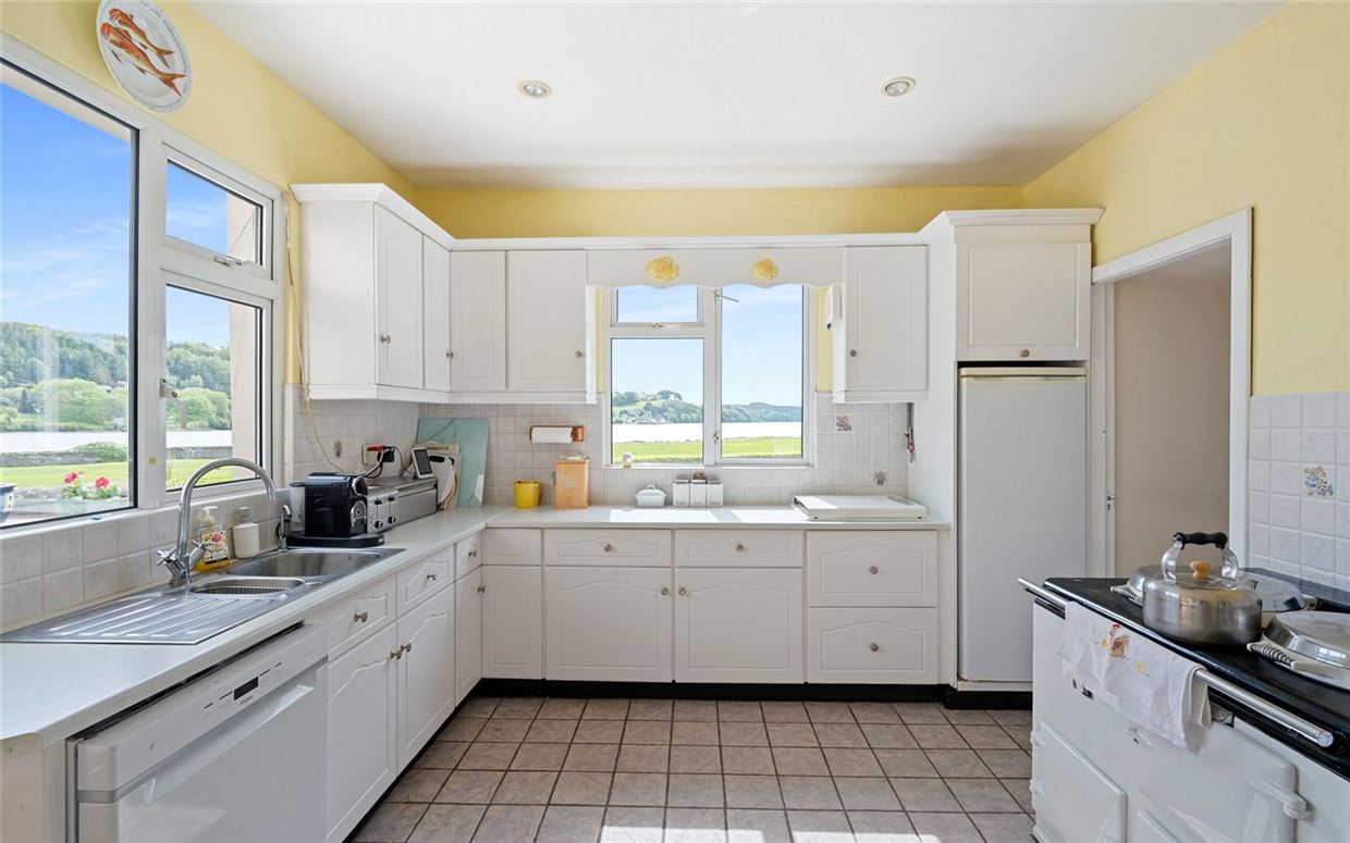 Period Home For Sale: Loughcarrig House, Ballinnacurra, Midleton, Co. Cork Period Home For Sale: Loughcarrig House, Ballinnacurra, Midleton, Co. Cork