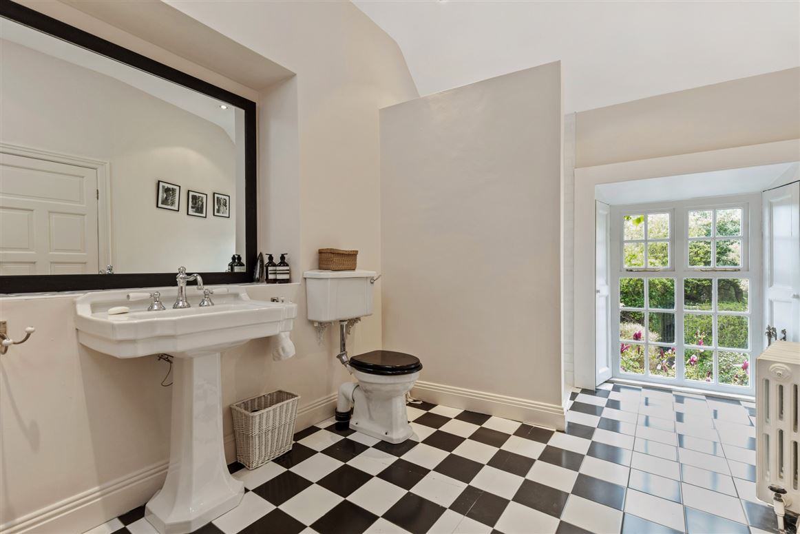 Regency Residence For Sale: Rathduff House, Muine Bheag, Co. Carlow Regency Residence For Sale: Rathduff House, Muine Bheag, Co. Carlow