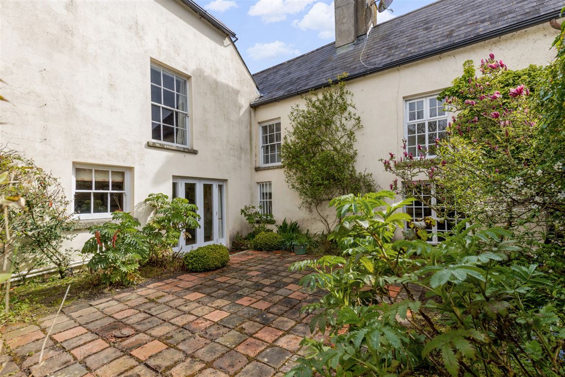 Regency Residence For Sale: Rathduff House, Muine Bheag, Co. Carlow Regency Residence For Sale: Rathduff House, Muine Bheag, Co. Carlow