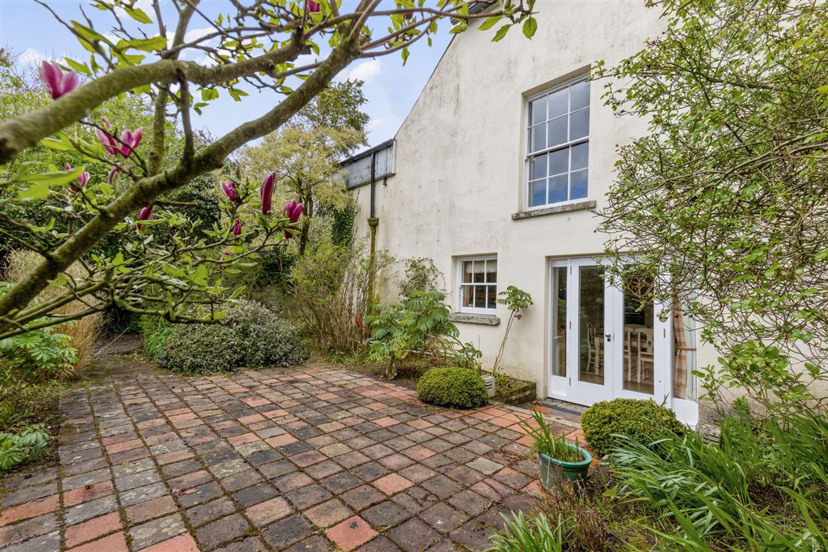 Regency Residence For Sale: Rathduff House, Muine Bheag, Co. Carlow Regency Residence For Sale: Rathduff House, Muine Bheag, Co. Carlow