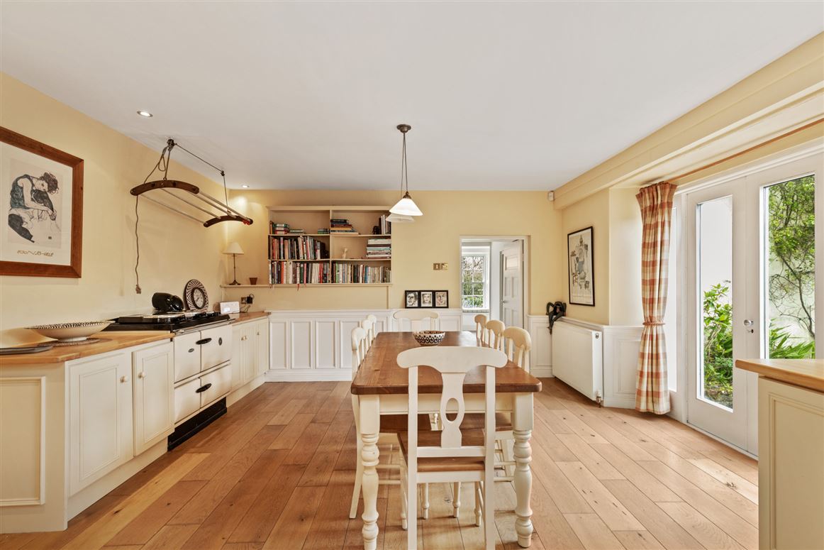 Regency Residence For Sale: Rathduff House, Muine Bheag, Co. Carlow Regency Residence For Sale: Rathduff House, Muine Bheag, Co. Carlow