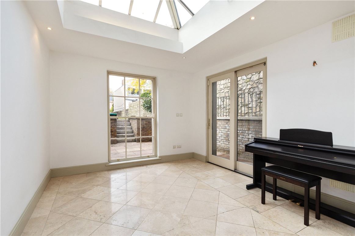 Victorian Mid-Terrace Home For Sale: 43 Waterloo Road, Ballsbridge, Dublin 4 Victorian Mid-Terrace Home For Sale: 43 Waterloo Road, Ballsbridge, Dublin 4