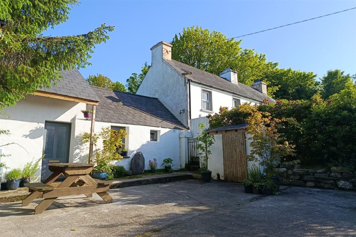 Farmhouse For Sale: Blue Hill Farmhouse, Lettergorman, Dunmanway, Co. Cork Farmhouse For Sale: Blue Hill Farmhouse, Lettergorman, Dunmanway, Co. Cork
