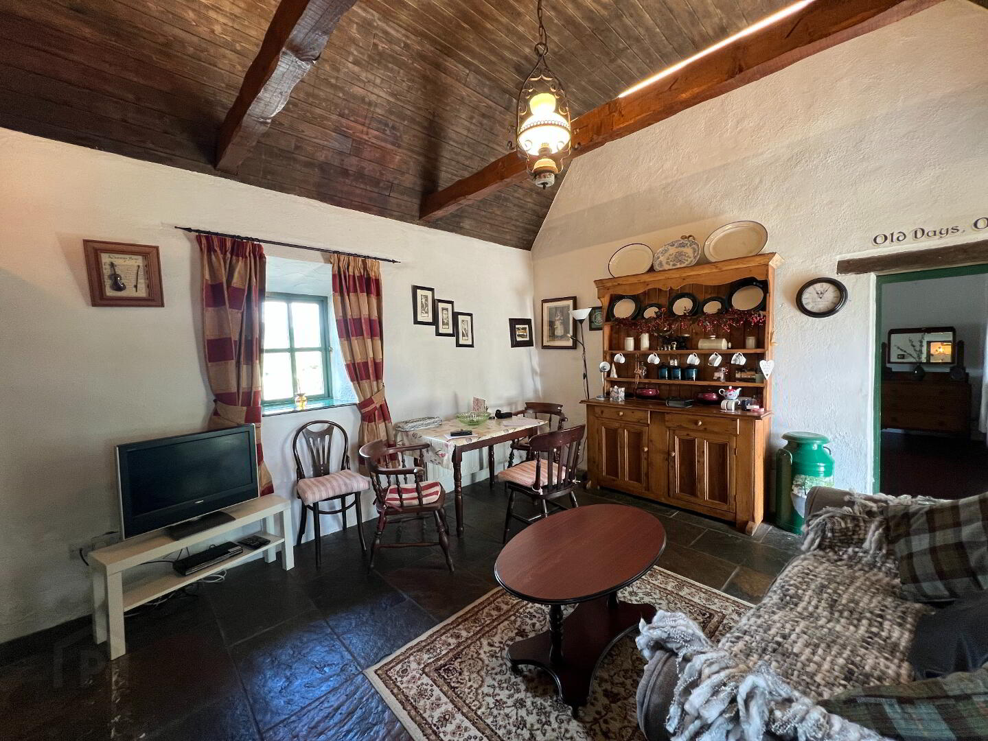 Thatched Cottage For Sale: Leo’s Cottage, 39 Low Road, Killeavy, Co. Armagh Thatched Cottage For Sale: Leo’s Cottage, 39 Low Road, Killeavy, Co. Armagh