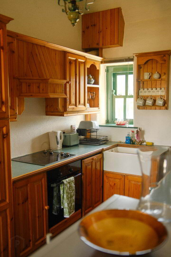 Thatched Cottage For Sale: Leo’s Cottage, 39 Low Road, Killeavy, Co. Armagh Thatched Cottage For Sale: Leo’s Cottage, 39 Low Road, Killeavy, Co. Armagh