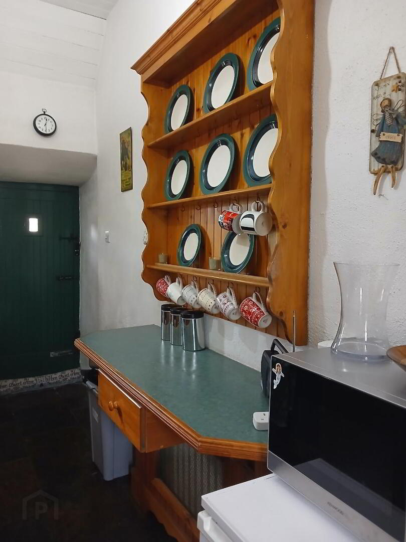 Thatched Cottage For Sale: Leo’s Cottage, 39 Low Road, Killeavy, Co. Armagh Thatched Cottage For Sale: Leo’s Cottage, 39 Low Road, Killeavy, Co. Armagh