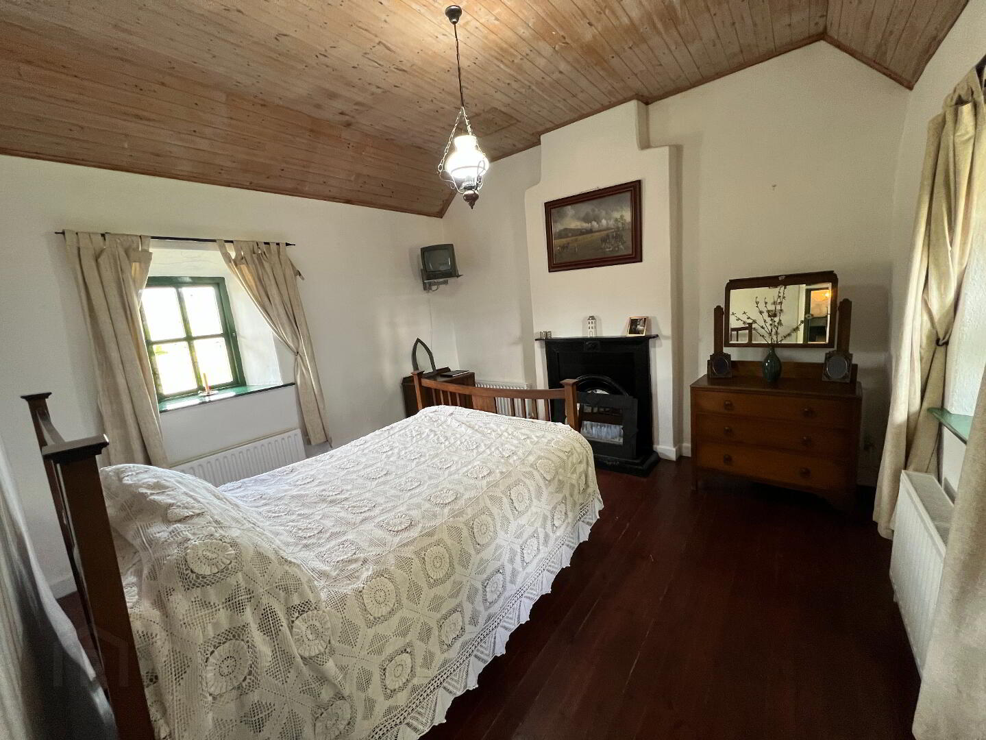 Thatched Cottage For Sale: Leo’s Cottage, 39 Low Road, Killeavy, Co. Armagh Thatched Cottage For Sale: Leo’s Cottage, 39 Low Road, Killeavy, Co. Armagh