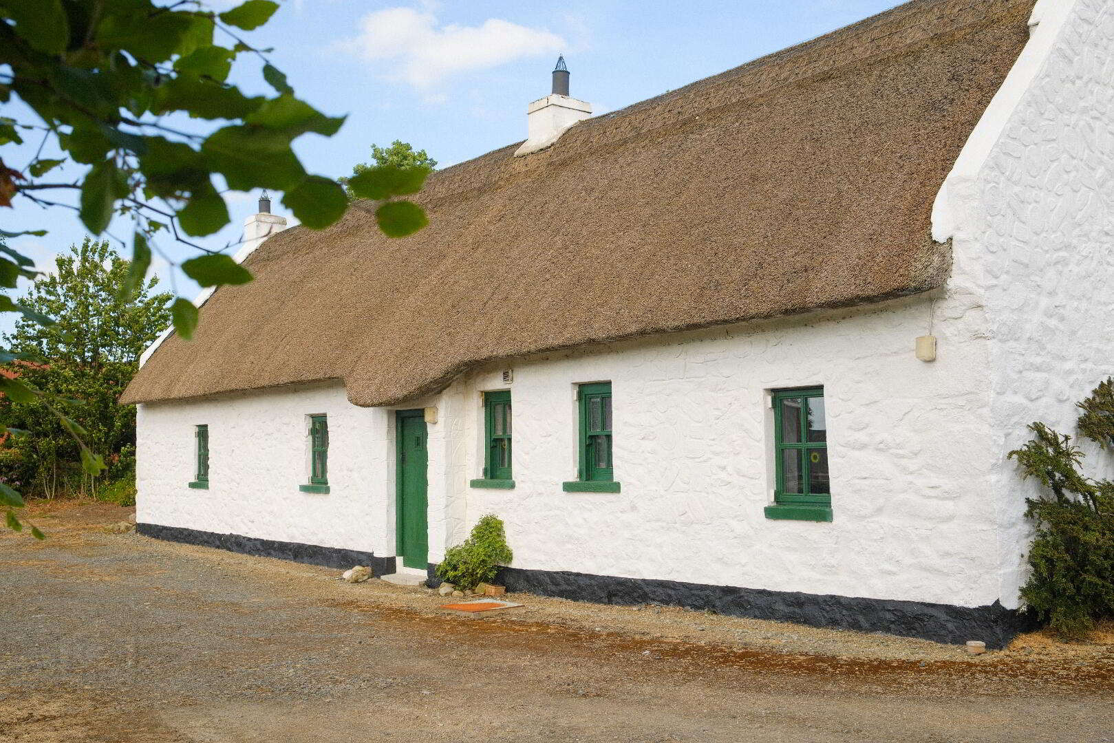 Thatched Cottage For Sale: Leo’s Cottage, 39 Low Road, Killeavy, Co. Armagh Thatched Cottage For Sale: Leo’s Cottage, 39 Low Road, Killeavy, Co. Armagh