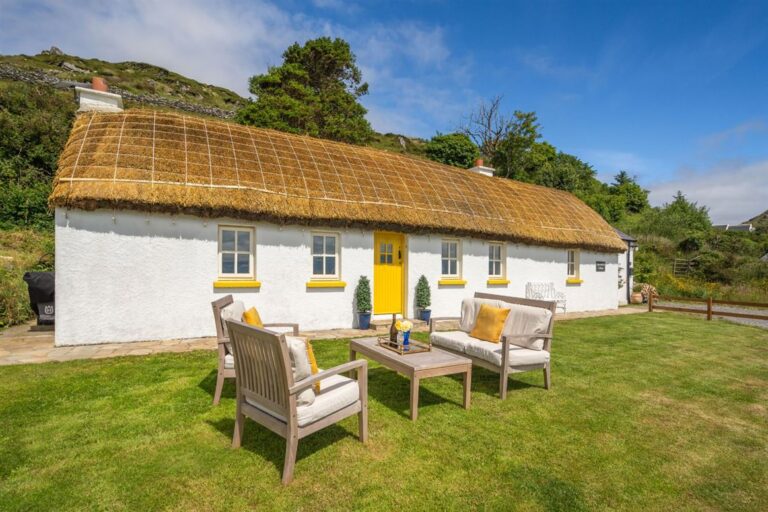 Bumblebee Cottage, Largysillagh, Killybegs, Co. Donegal, F94 HY43