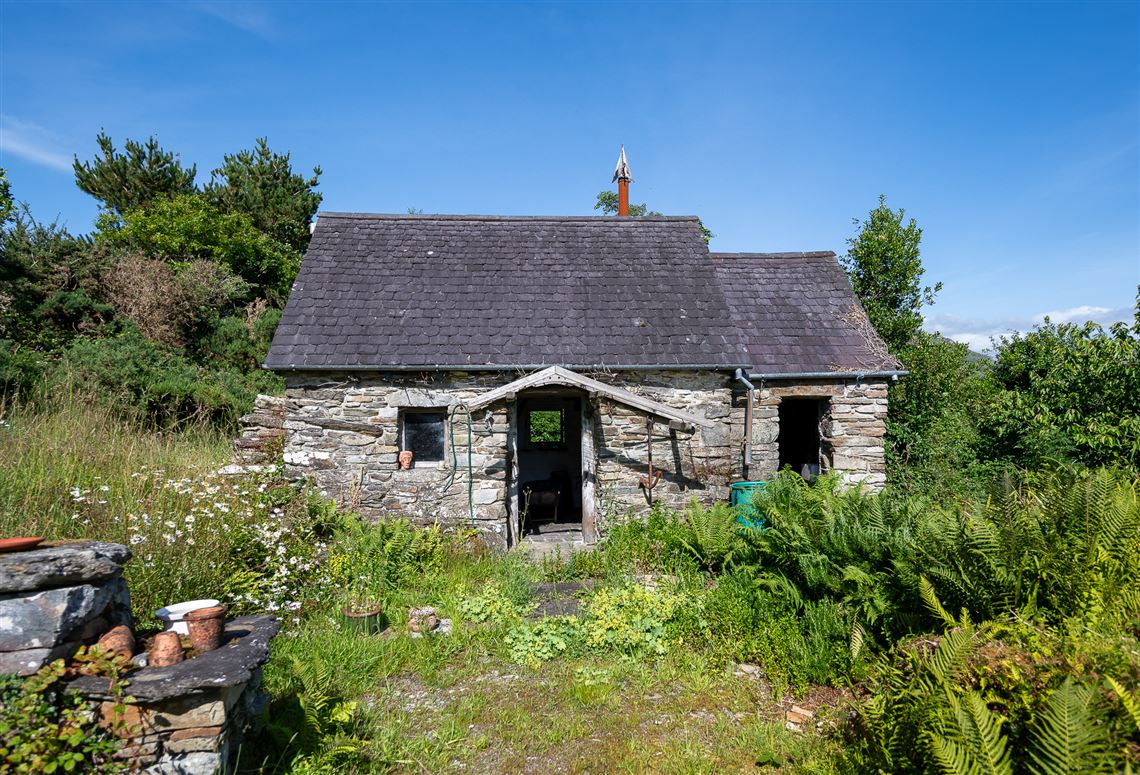 Unique Cottage For Sale: Spyglass Hill, Loughaunacreen, Kilmakillouge, Kenmare, Co. Kerry