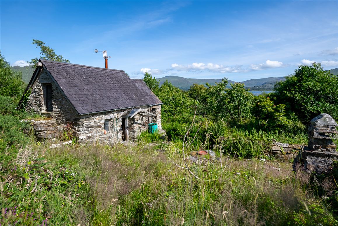 Unique Cottage For Sale: Spyglass Hill, Loughaunacreen, Kilmakillouge, Kenmare, Co. Kerry