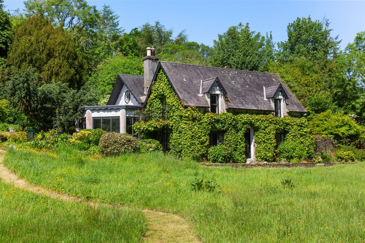 Riverside Retreat For Sale: Teddington Cottage, Woodstock, Inistioge, Co. Kilkenny