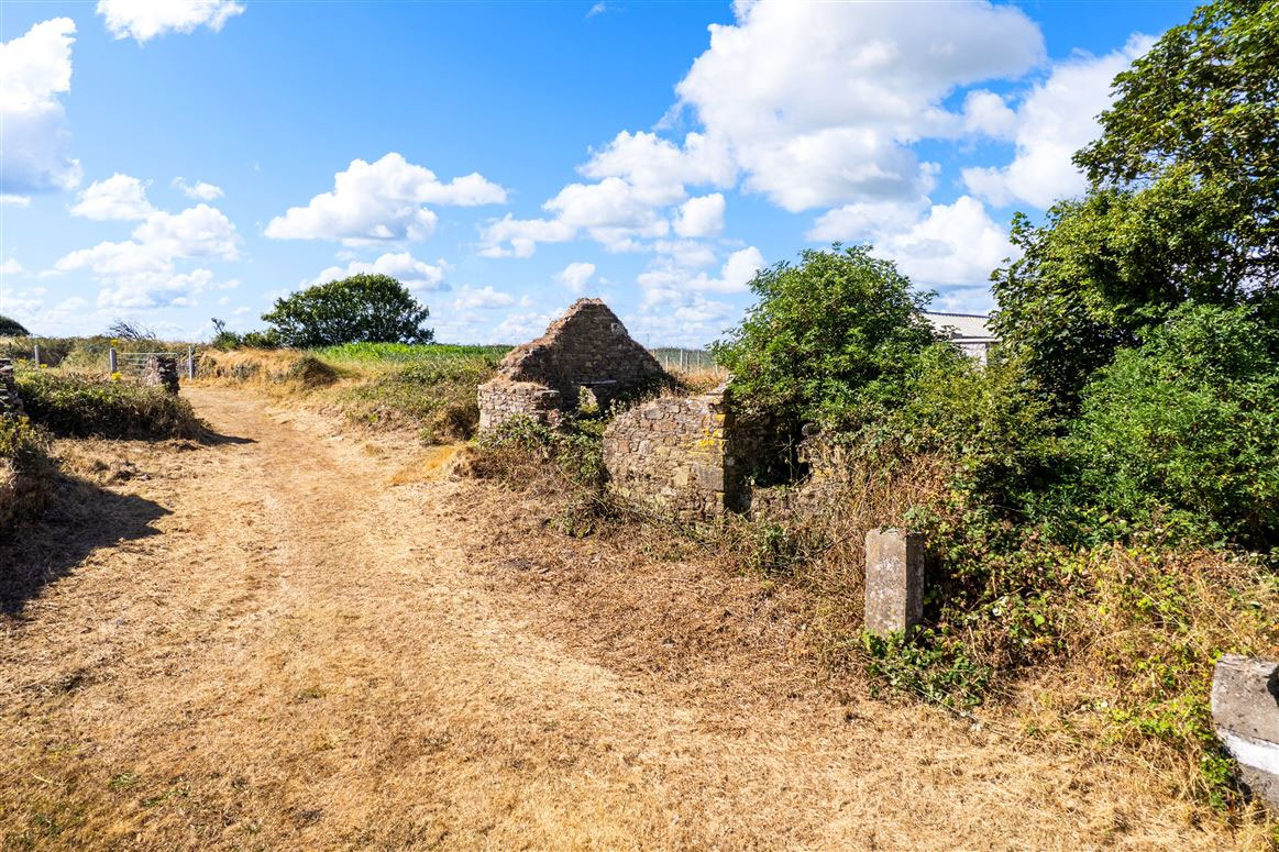 Coastal Plot With Ruins For Sale: Lahard, Whitegate, Co. Cork