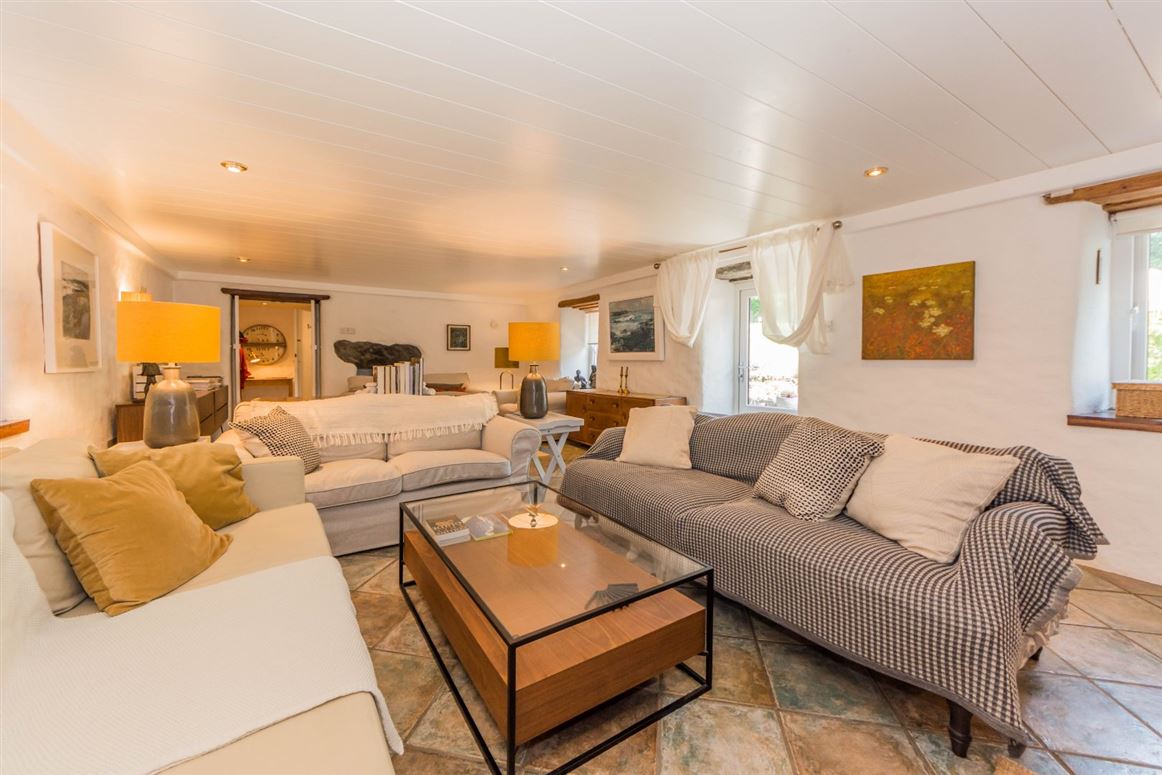 Restored Farmhouse For Sale: Lazy Acre, Shandrum Beg, Bantry, Co. Cork
