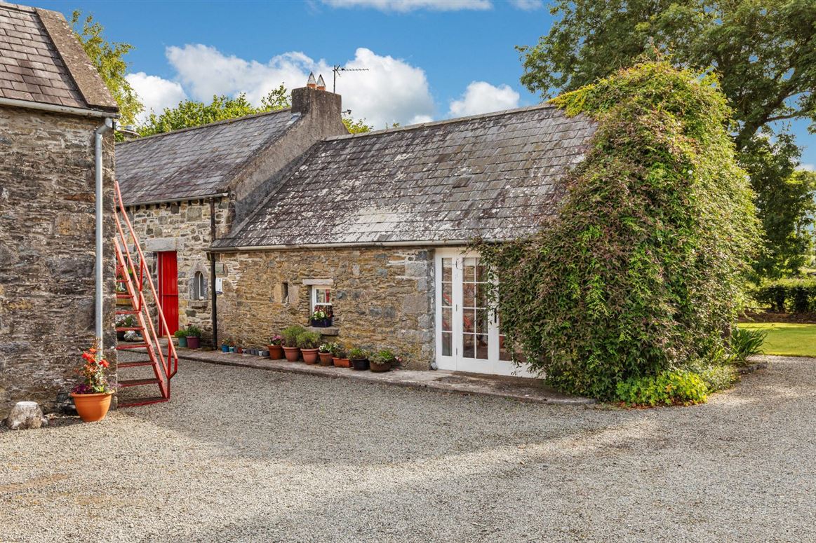Thatched Cottage For Sale: Tearmann, Castlekieran, Carnaross, Co. Meath