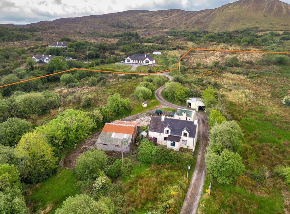 Farmhouse For Sale: Derreenavurrig, Sneem, Co. Kerry