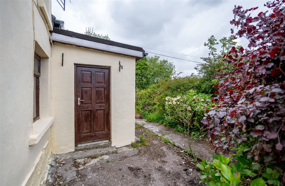 Farmhouse For Sale: Derreenavurrig, Sneem, Co. Kerry