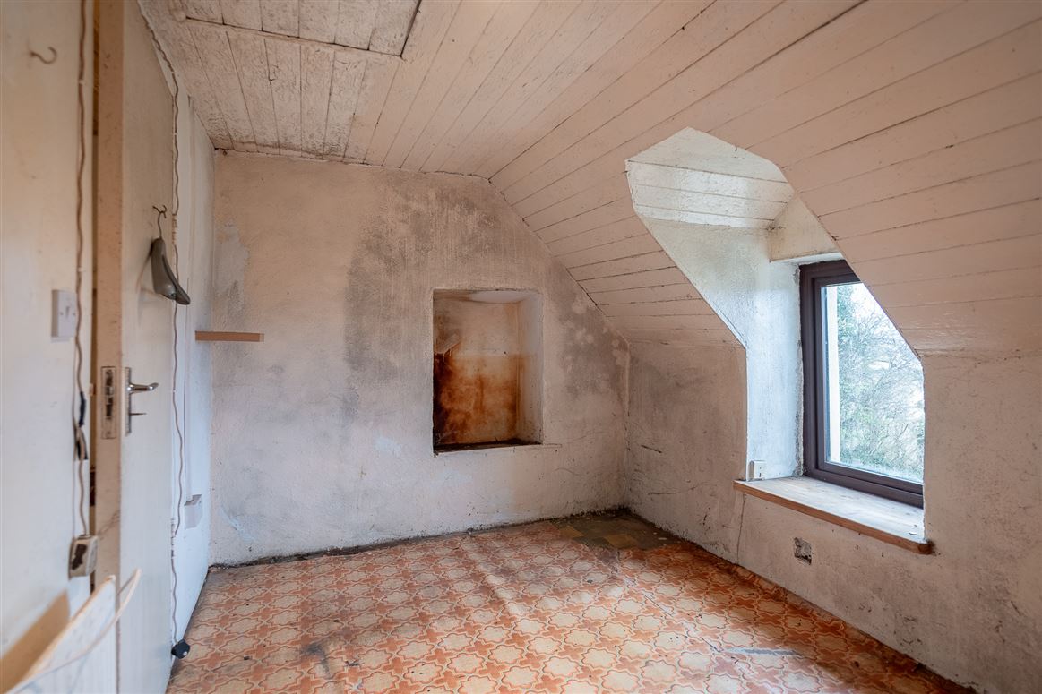 Farmhouse For Sale: Derreenavurrig, Sneem, Co. Kerry