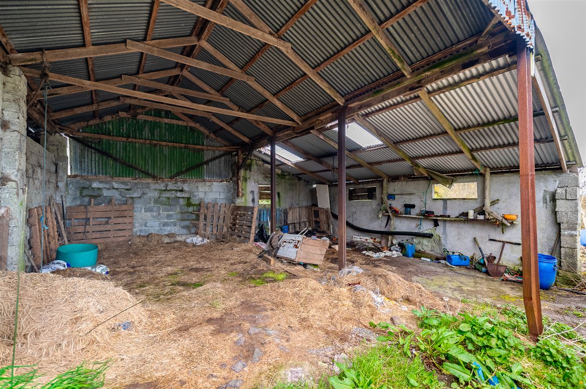 Farmhouse For Sale: Derreenavurrig, Sneem, Co. Kerry