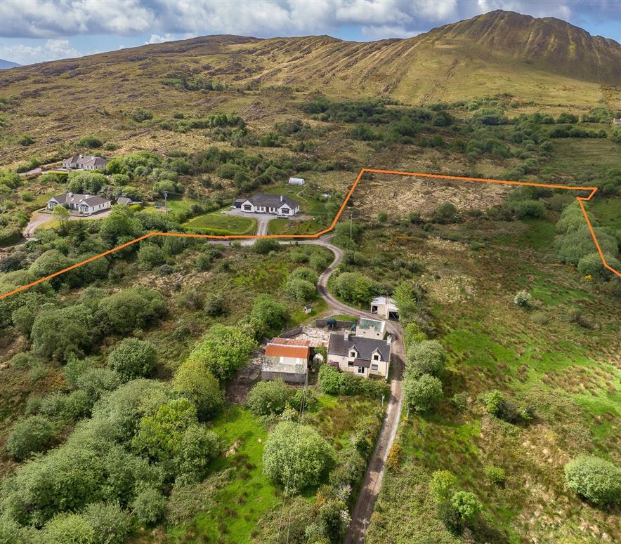 Farmhouse For Sale: Derreenavurrig, Sneem, Co. Kerry