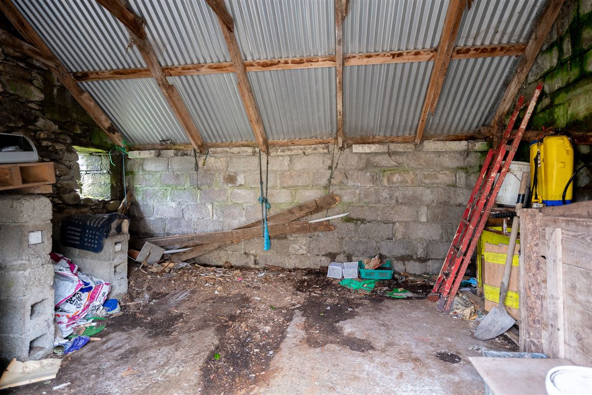 Farmhouse For Sale: Derreenavurrig, Sneem, Co. Kerry