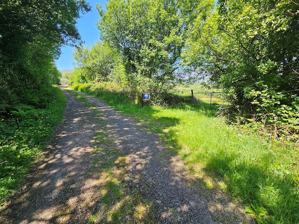 Farmhouse For Sale: Derreenavurrig, Sneem, Co. Kerry