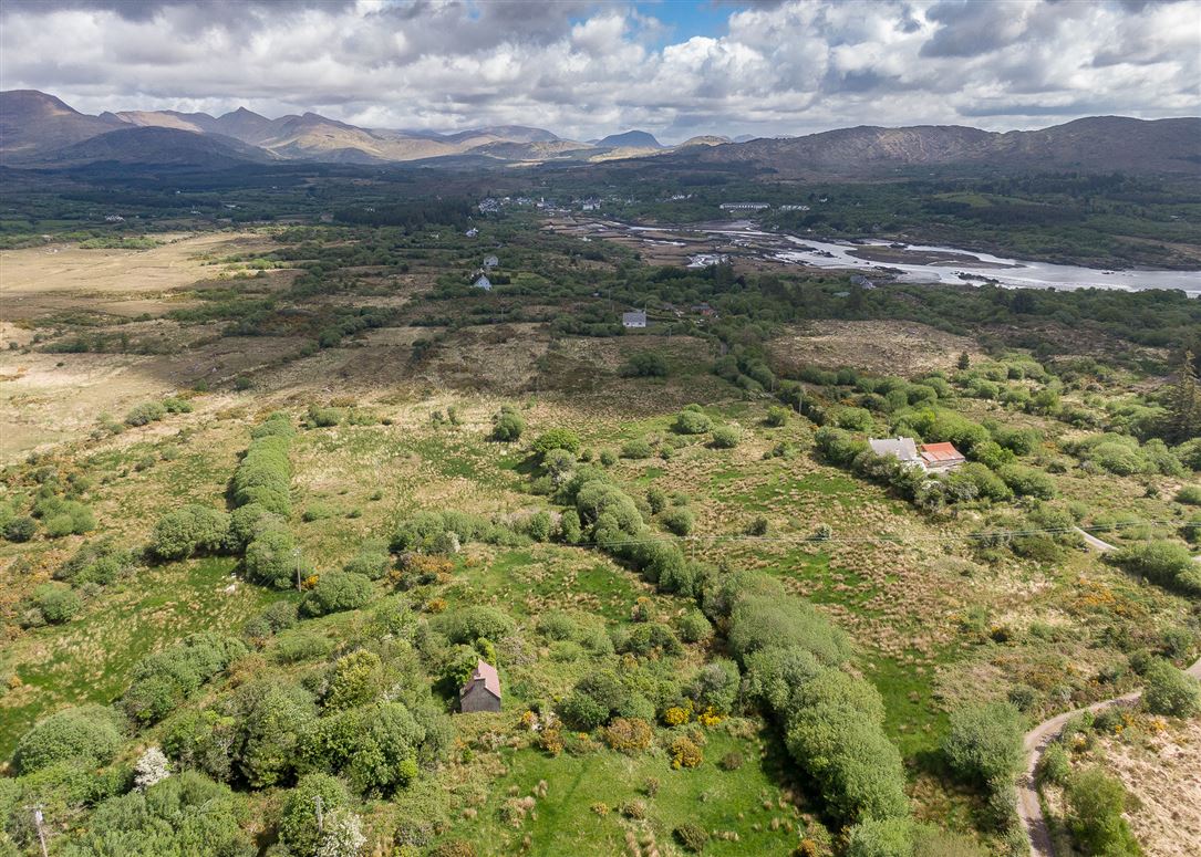 Farmhouse For Sale: Derreenavurrig, Sneem, Co. Kerry