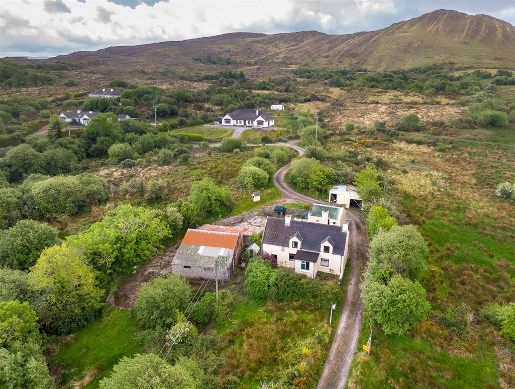 Farmhouse For Sale: Derreenavurrig, Sneem, Co. Kerry