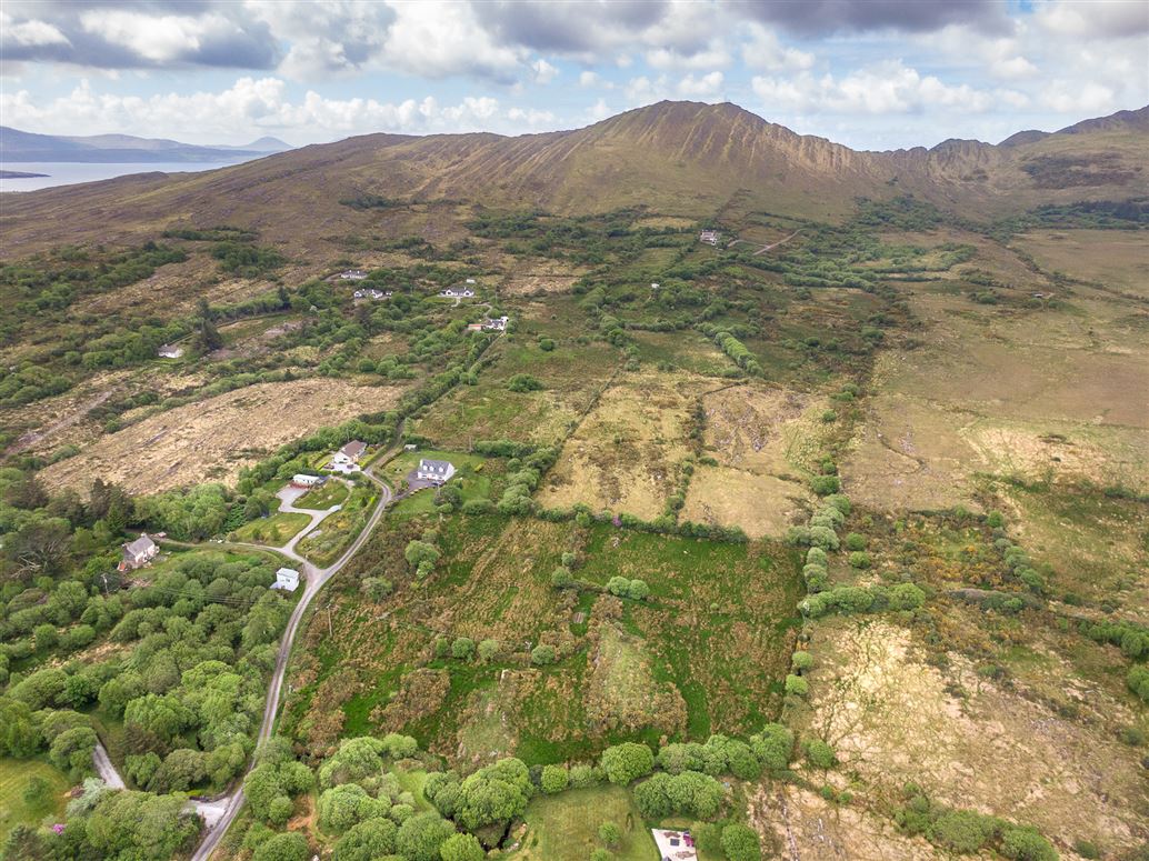 Farmhouse For Sale: Derreenavurrig, Sneem, Co. Kerry
