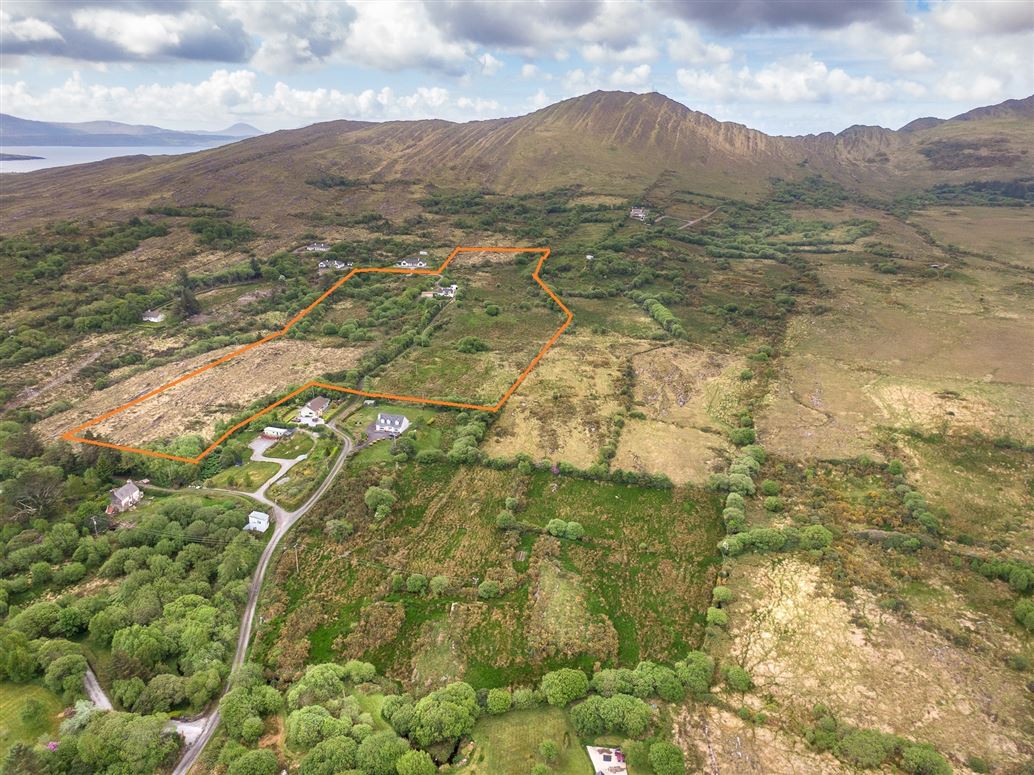 Farmhouse For Sale: Derreenavurrig, Sneem, Co. Kerry